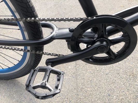 7 velocità City Bike con pneumatici solidi da 24 pollici e materiale di cerchiera in alluminio
