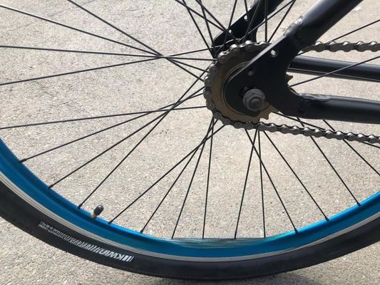 7 velocità City Bike con pneumatici solidi da 24 pollici e materiale di cerchiera in alluminio