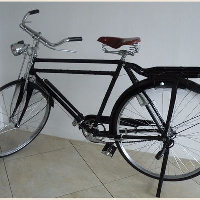 Bicicletta olandese per uomini in stile classico con freno di montagna e tipo di pedale ordinario