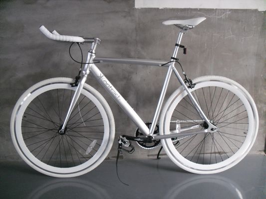 Bicicletta in alluminio con cornice certificata CE 700C per le vostre esigenze