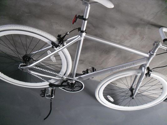 Bicicletta in alluminio con cornice certificata CE 700C per le vostre esigenze