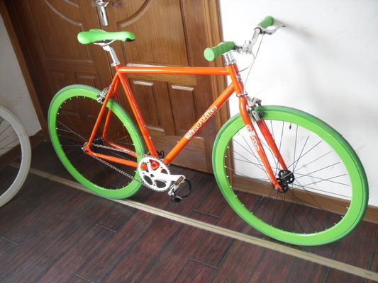 Pneumatico spessore 700C 45MM Fella di alluminio a velocità singola Fixie Gear Bicicleta con forcella in acciaio