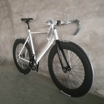 700C CE Peso leggero Aluminio 7075 Cornice Forchetta in fibra di carbonio Single Speed Fixed Gear Bike
