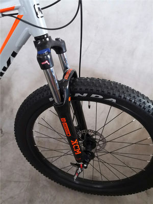 2024 26&quot; 27.5&quot; Uomini Cornice in lega di alluminio Sospensione anteriore Forchetta Adulti 11 velocità MTB Mountain Bike