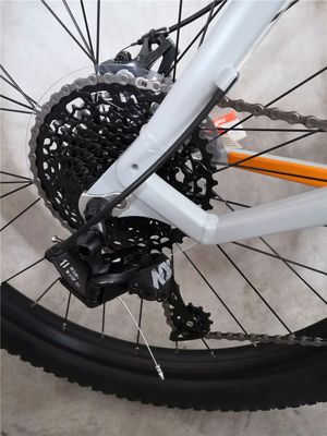 2024 26&quot; 27.5&quot; Uomini Cornice in lega di alluminio Sospensione anteriore Forchetta Adulti 11 velocità MTB Mountain Bike