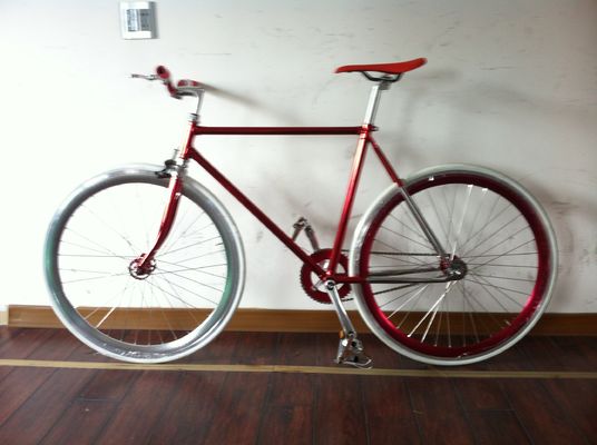 Bici da strada con manubrio a scatto fisso a velocità singola vintage con forcella con telaio in acciaio 4310 CR-MO 700C