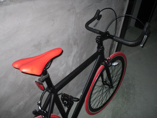700C Full Matte Black OEM Aluminium Frame Single Speed Road Bike Peso lordo 13 kg