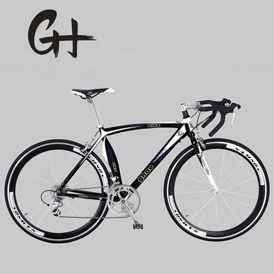 Bici da corsa Pedal 700C con telaio leggero in lega di alluminio e 24 velocità