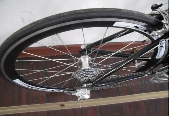 Bici da corsa Pedal 700C con telaio leggero in lega di alluminio e 24 velocità