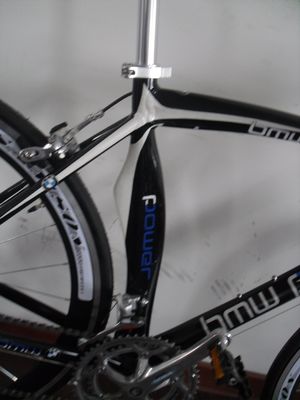 Bici da corsa Pedal 700C con telaio leggero in lega di alluminio e 24 velocità