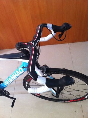 700C Cornice di bicicletta in carbonio con materiale di forchetta in fibra di carbonio e manubrio in carbonio