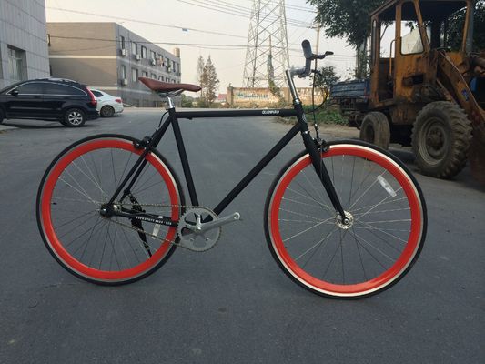 Bicicletta monovelocità 700c Fixie Bike con catena KMC e peso lordo 13kg