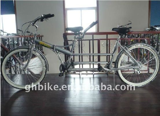 Provate la gioia di guidare una bicicletta cruiser di qualsiasi colore