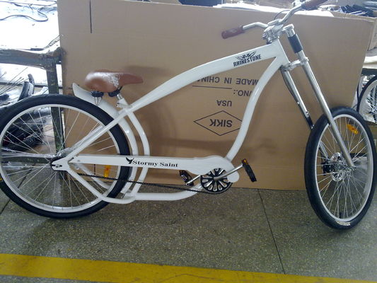Provate la gioia di guidare una bicicletta cruiser di qualsiasi colore