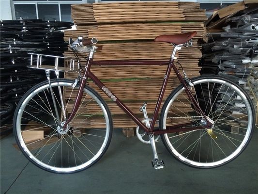 Viaggia senza sforzo per la città su questa bici da tre velocità per uomini con cestino