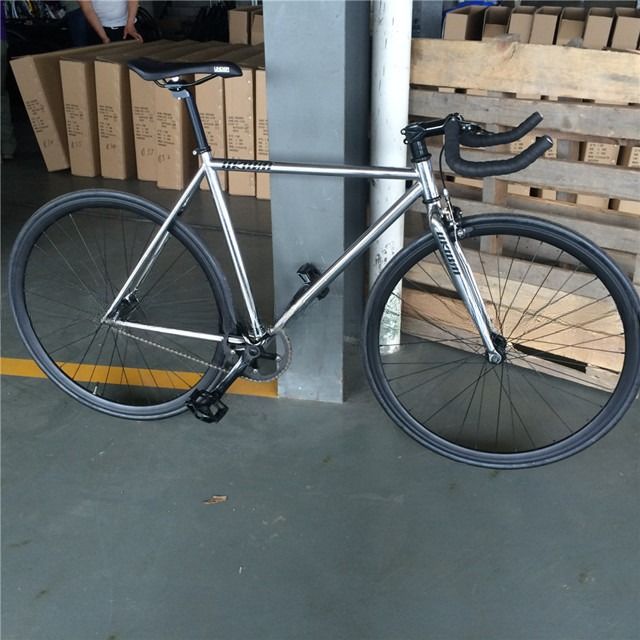 700C Single Speed Flip Flop Fixie Bike con telaio rigido 11kg OEM Customized Chrome