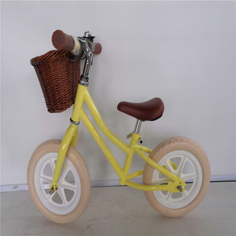 12 pollici pneumatici di schiuma per bambini Balance Bike Giallo Colore Capacità di carico 70kg Cesto di vimini anteriore